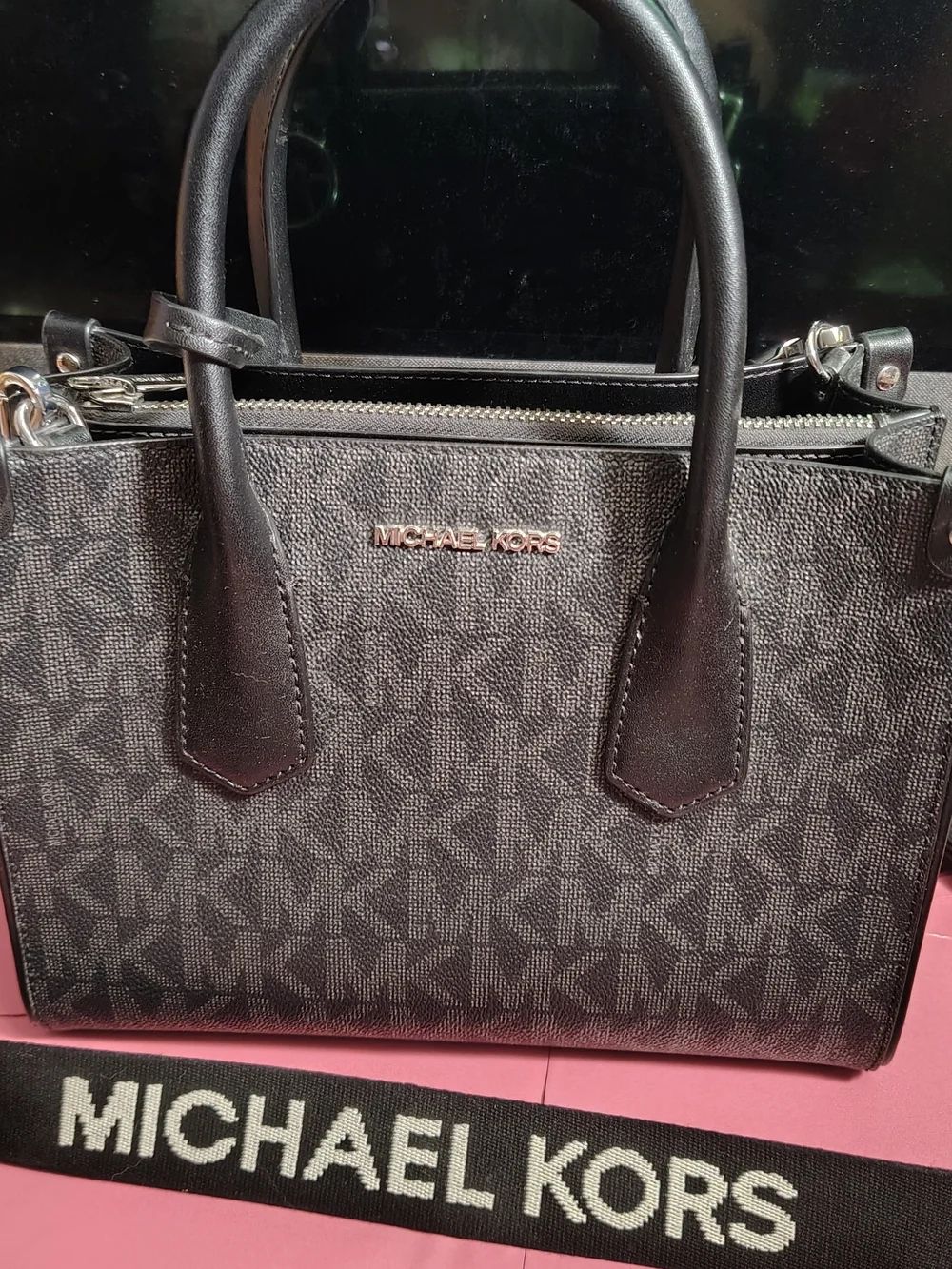 MICHAEL KORS Black Signature Logo Tote Bag with Branded Strap